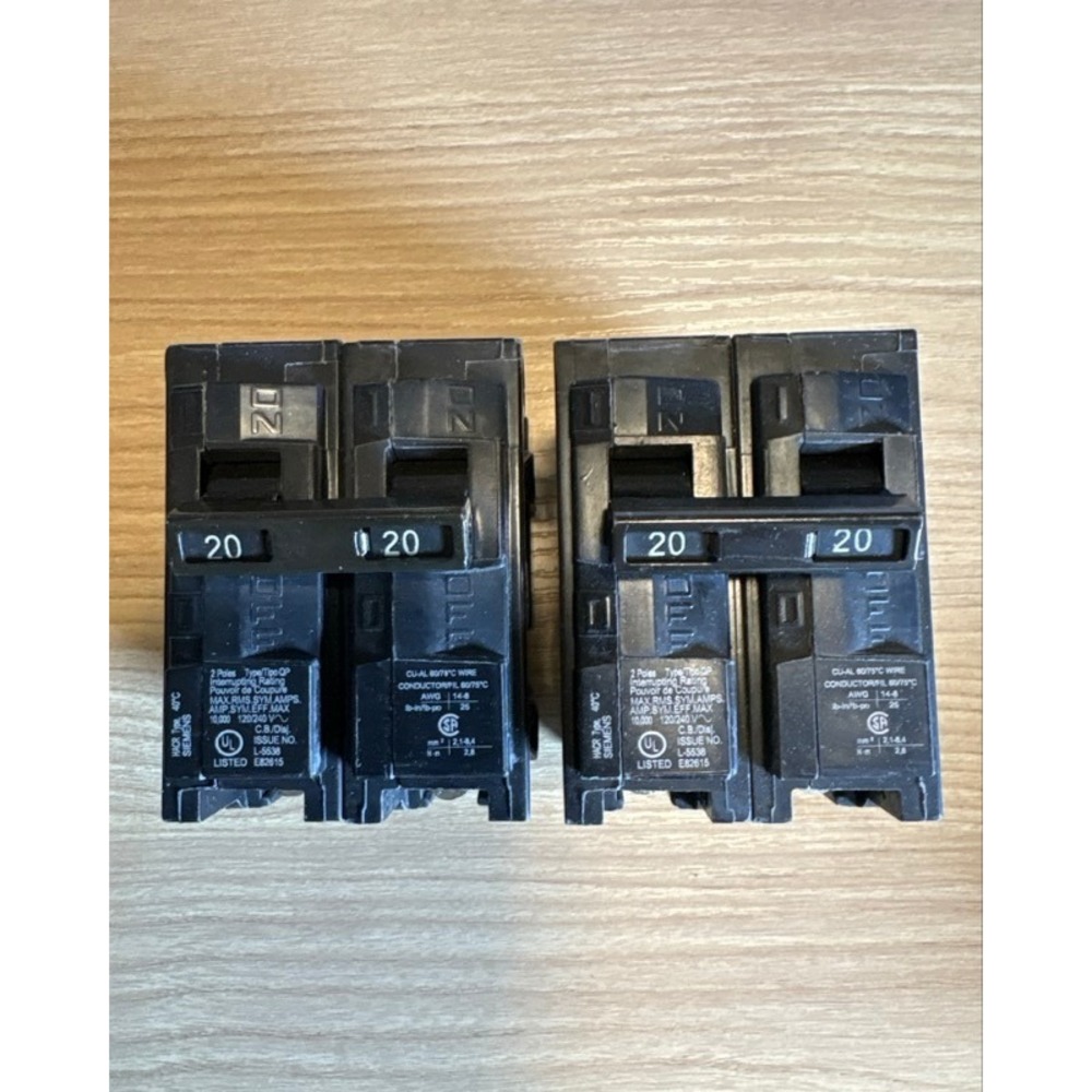 Siemens Q220 20 Amp 2-Pole Type QP Circuit Breaker 120/240V Lot of 2